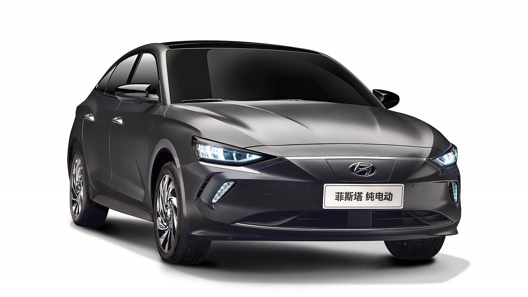 Hyundai Elantra sắp ra mắt bản EV chạy điện: Chạy liên tục 490 km không cần sạc